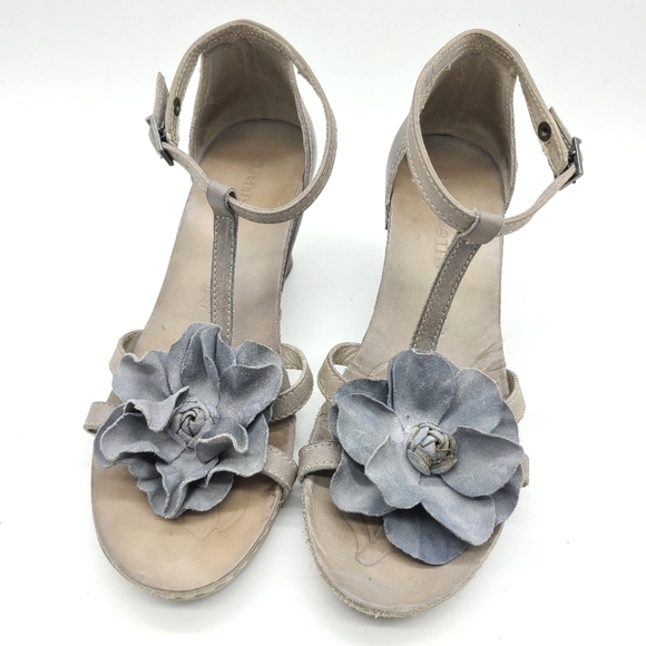 neosens Shoes - Neosens T-Strap Wooden Wedge Leather Flower Top Sandals